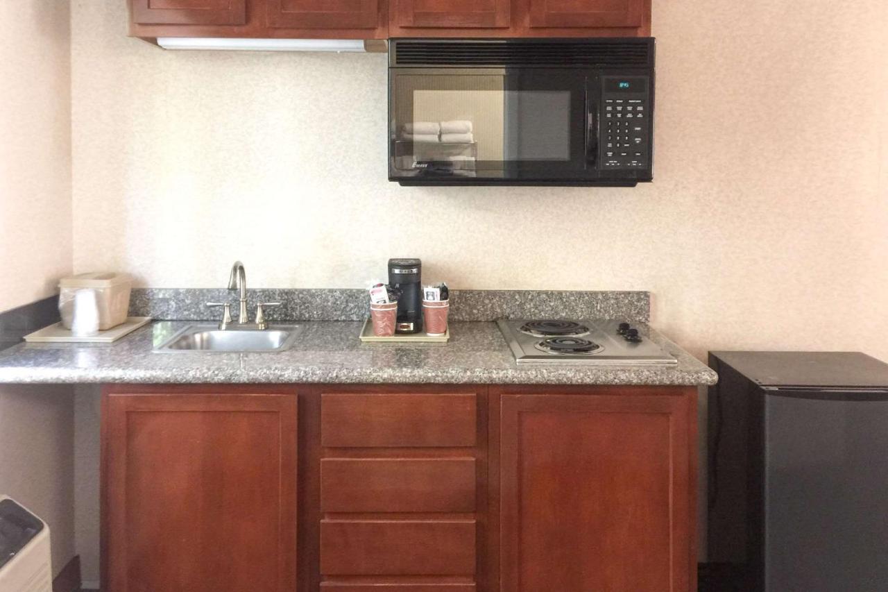 Quality & Near Camp Pendleton 3*